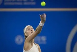 科维托娃意外战胜雄鹿，刷新纪录引爆全场！