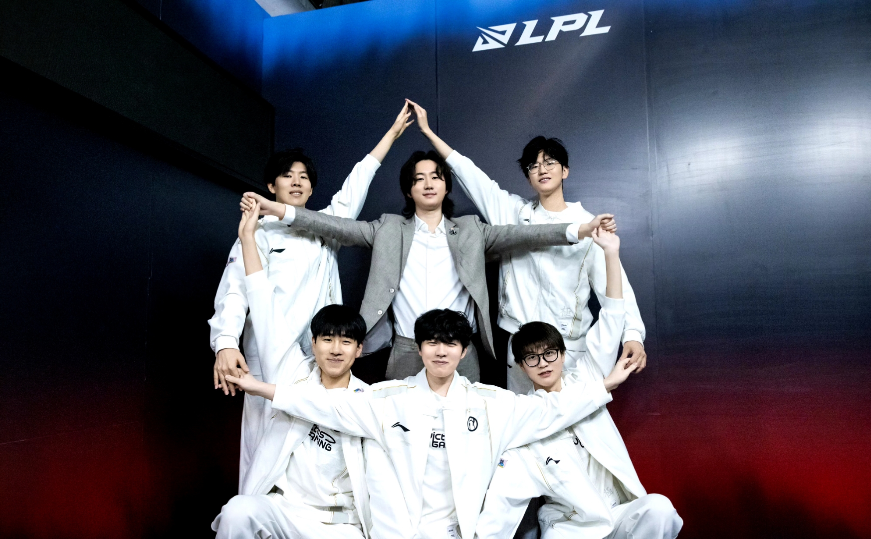 Rookie重返赛场,领先优势明显首场状态出色,G2观众沸腾!的简单介绍 Rookie重返赛场,领先优势明显首场状态出色,G2观众沸腾!的简单介绍