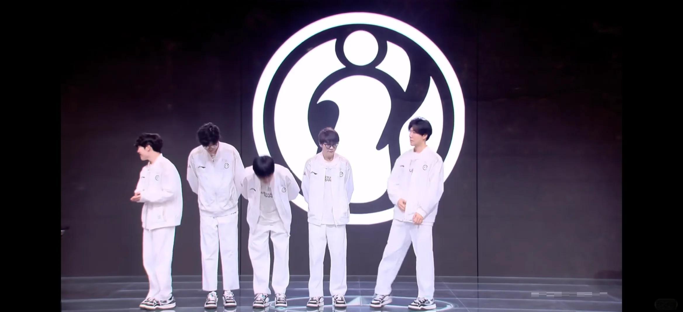 Rookie重返赛场,领先优势明显首场状态出色,G2观众沸腾!的简单介绍 Rookie重返赛场,领先优势明显首场状态出色,G2观众沸腾!的简单介绍